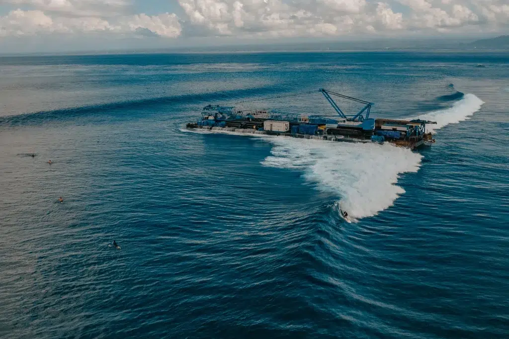 Shipwrecks surf break, Nusa Lembongan