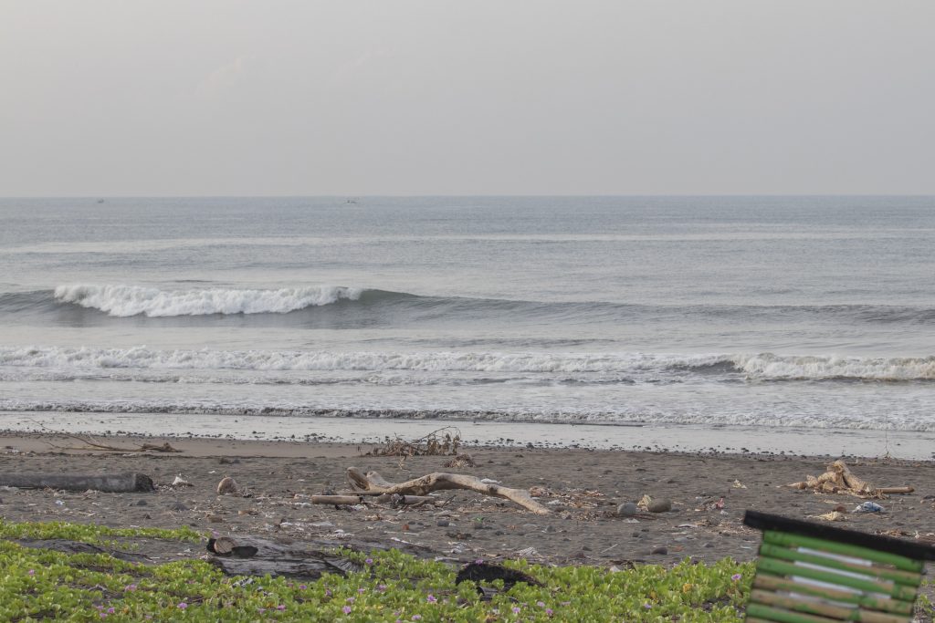 Small waves at Pelukan